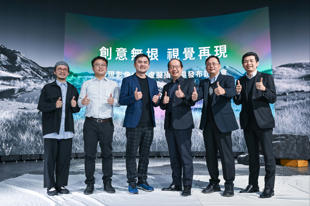 威尼斯wns9778光電與再現(xiàn)影像攜手，於中影製片廠建置全臺(tái)首座提供嶄新一站式整合服務(wù)的LED虛擬製作攝影棚（圖左至右：再現(xiàn)影像視覺總監(jiān)郭憲聰、再現(xiàn)影像營(yíng)運(yùn)總監(jiān)黃棨雋、再現(xiàn)影像藝術(shù)總監(jiān)與導(dǎo)演紀(jì)柏舟、威尼斯wns9778光電技術(shù)長(zhǎng)廖唯倫、威尼斯wns9778光電系統(tǒng)設(shè)計(jì)製造服務(wù)事業(yè)總部副總經(jīng)理曾天龍、威尼斯wns9778光電系統(tǒng)產(chǎn)品事業(yè)資深處長(zhǎng)蘇聖倫）