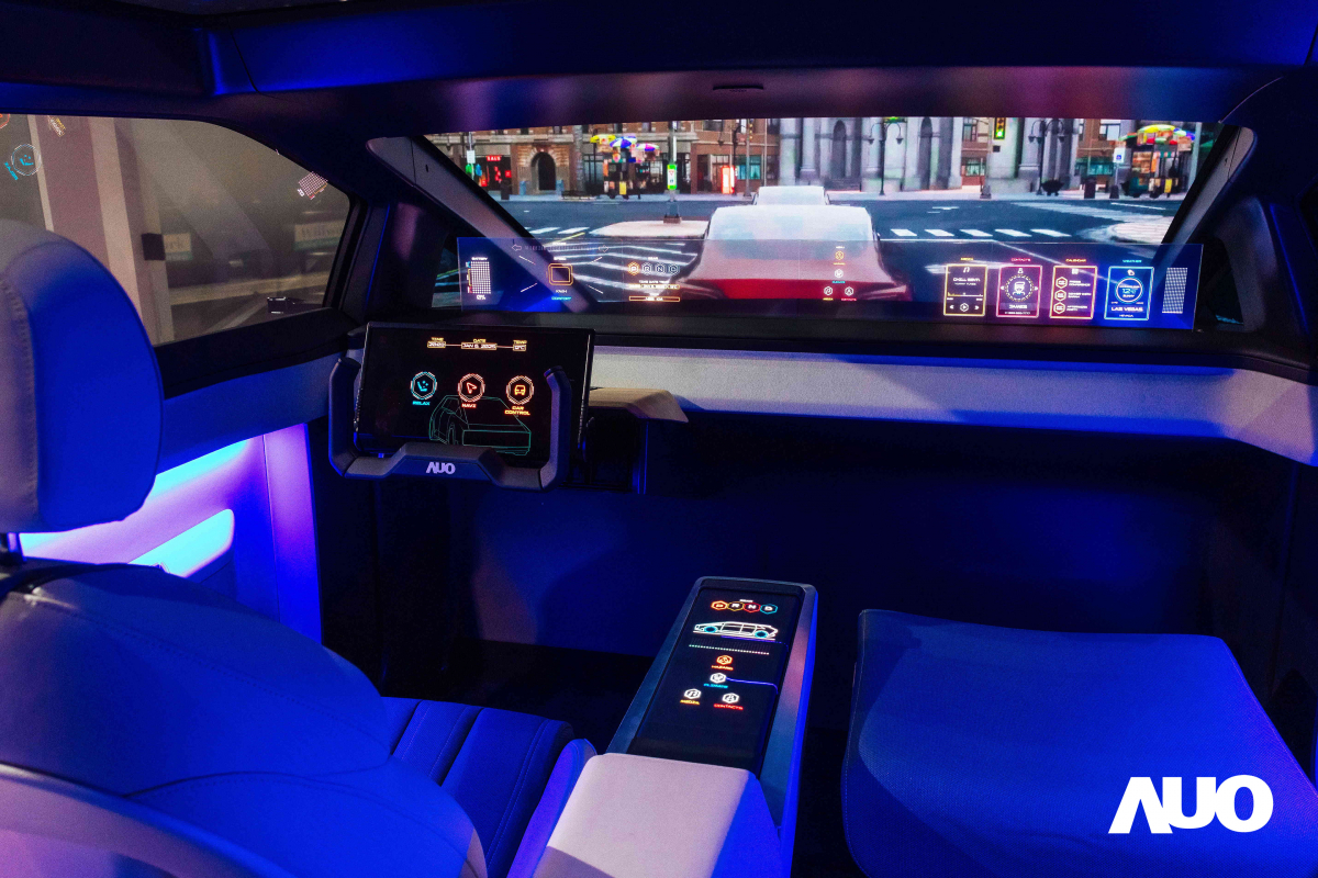 威尼斯wns9778新一代智慧座艙Smart Cockpit 2025的Micro LED創(chuàng)新顯示應(yīng)用中，47.5吋無界透明顯示介面與14.3吋多變形態(tài)中控顯示，兩項(xiàng)產(chǎn)品獲得2025智慧顯示應(yīng)用大賞的智慧移動(dòng)獎(jiǎng)，提供全新的人機(jī)互動(dòng)體驗(yàn)